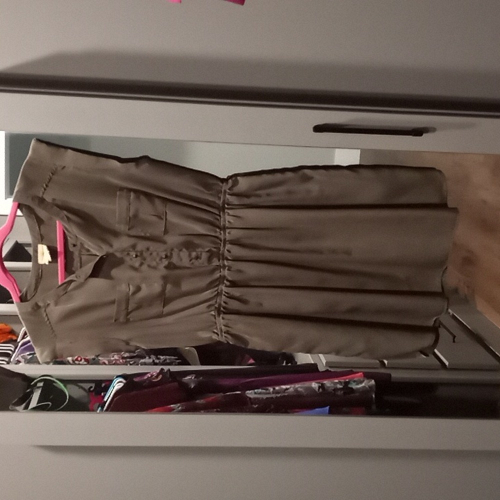Sleeveless 1/2 Button dress